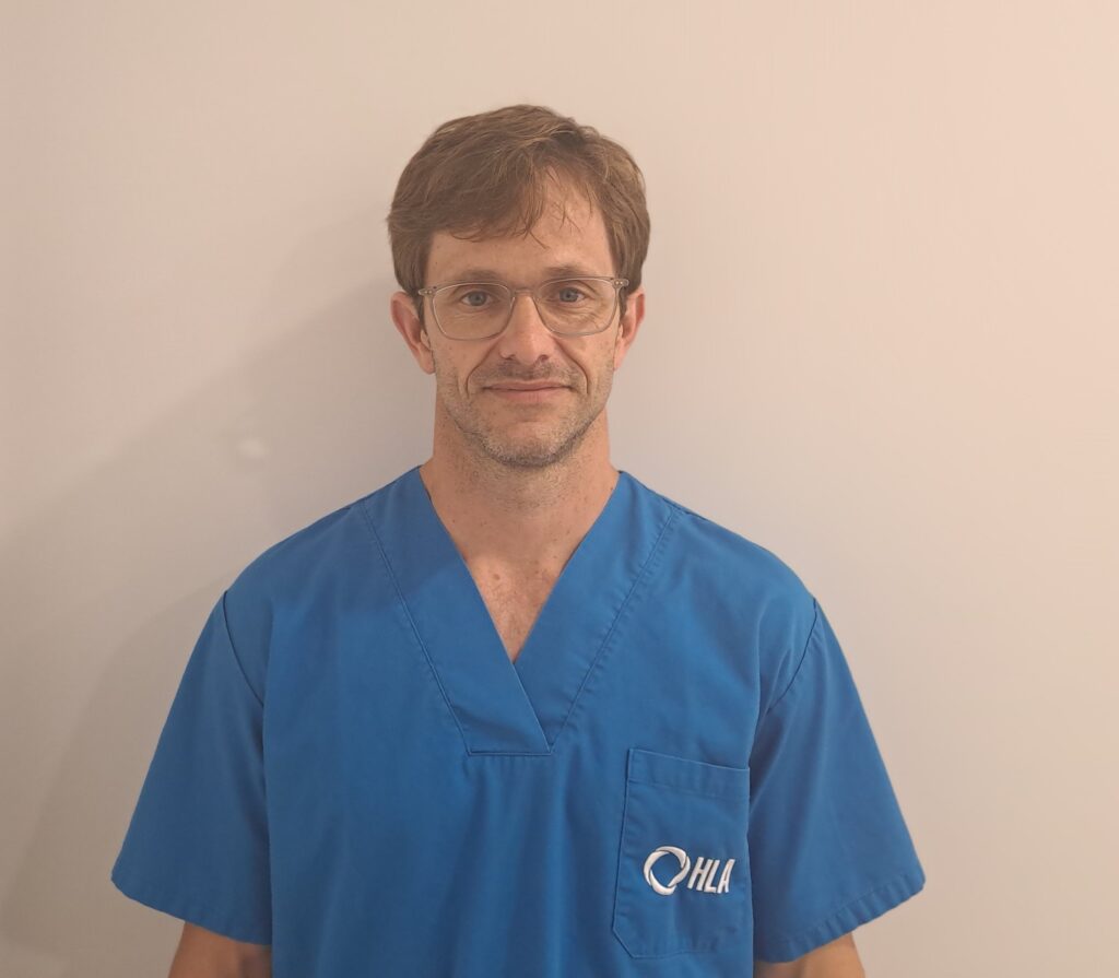 Dr. Eduardo Serrano, otorrinolaringólogo del hospital HLA San Carlos de Denia